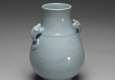 图片[2]-Zun vessel with two animal-shaped handles. Porcelain, celadon glaze. Qing dynasty, Yongzheng reign (1722-1735)-China Archive